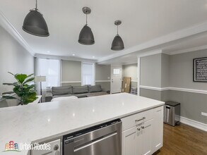 3453 N Hoyne Ave, Unit J02W in Chicago, IL - Building Photo - Building Photo