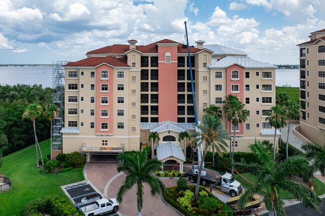 Palmas Del Sol I in Ft. Myers, FL - Building Photo - Building Photo