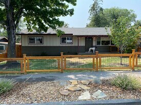 1261 NE Dempsey Dr in Bend, OR - Building Photo