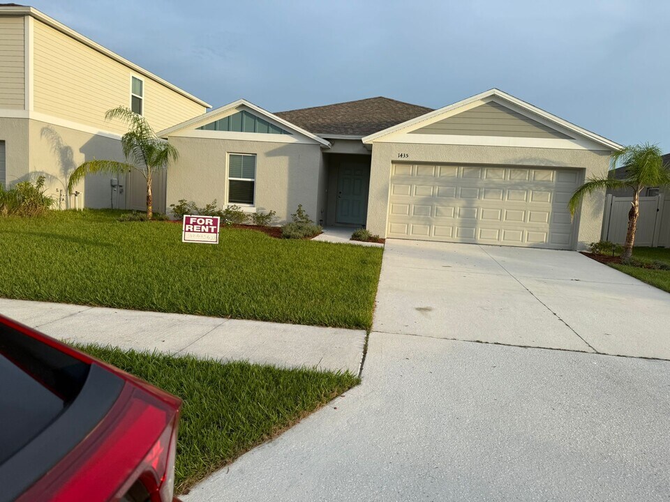 1435 Axel Cir in Winter Haven, FL - Building Photo