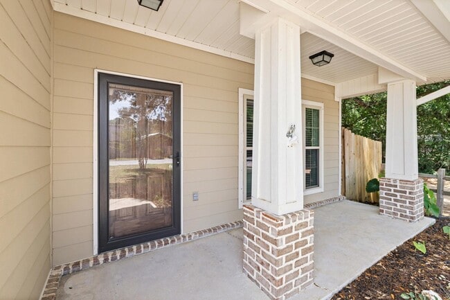 8393 New Orleans Ct in Navarre, FL - Building Photo - Building Photo