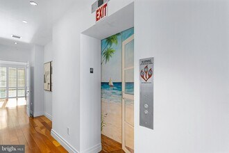 147 Waterfront St, Unit 402 in Oxon Hill, MD - Foto de edificio - Building Photo