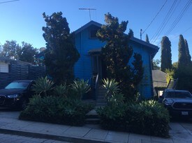2284 Cove Ave in Los Angeles, CA - Building Photo
