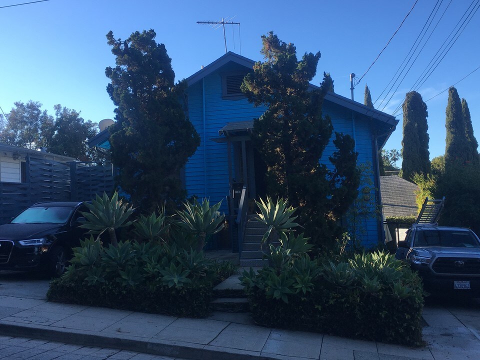 2284 Cove Ave in Los Angeles, CA - Building Photo