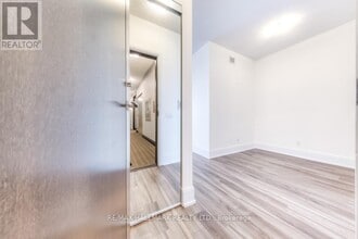 15 Viking Ln in Toronto, ON - Building Photo - Building Photo