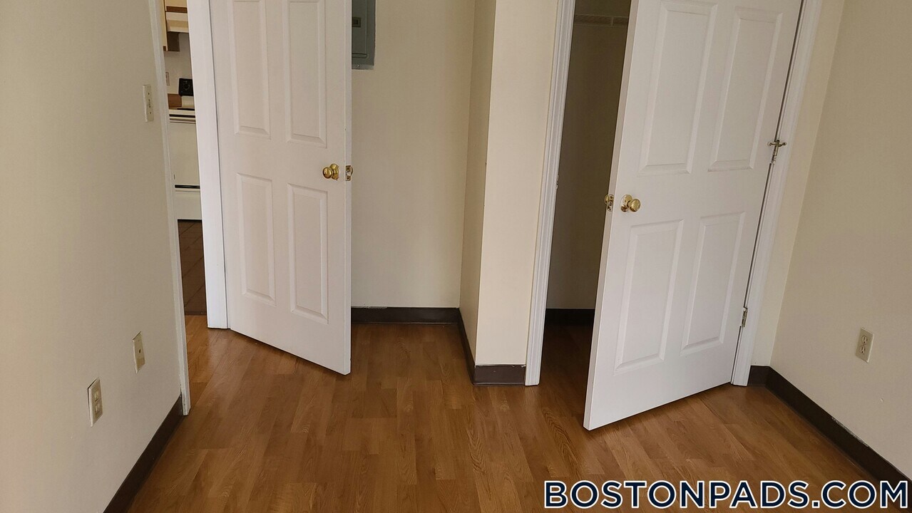 81 Essex St, Unit 54 in Boston, MA - Building Photo