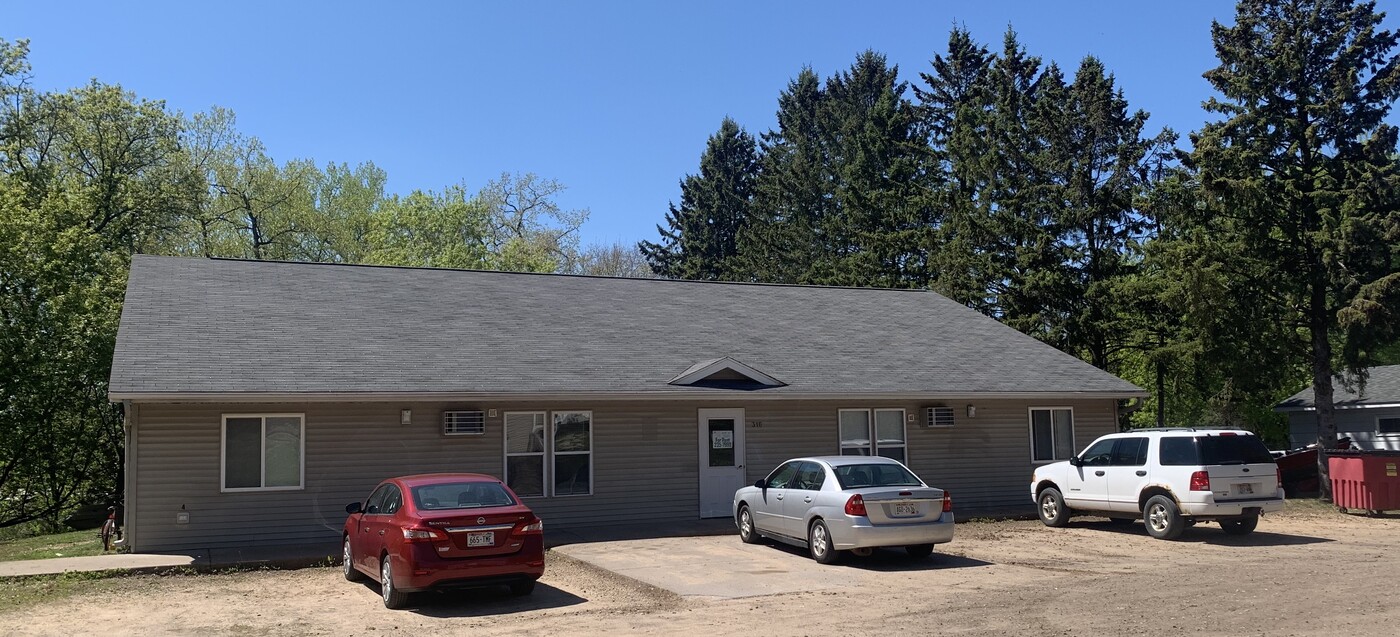 316 3rd Ave W, Unit 316 3rd Ave W Unit 1 in Menomonie, WI - Building Photo