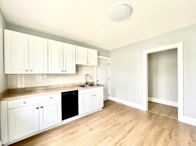 1706 33rd St, Unit 1708 UPPER in Kenosha, WI - Foto de edificio - Building Photo