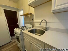 163 Summer St, Unit 28 in Somerville, MA - Foto de edificio - Building Photo