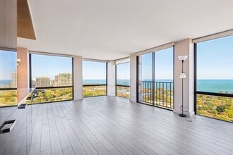 345 W Fullerton Pkwy in Chicago, IL - Building Photo - Building Photo