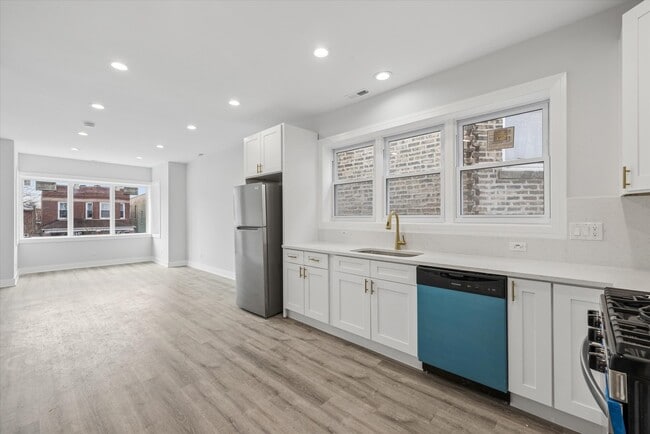 4044 W Kamerling Ave in Chicago, IL - Building Photo - Building Photo