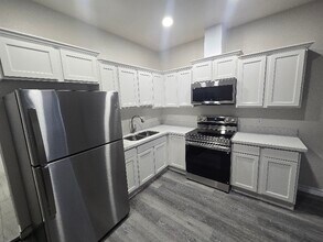 512 S Hackberry St in Pecos, TX - Foto de edificio - Building Photo