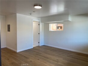 12126 Oxnard St in Los Angeles, CA - Building Photo - Building Photo