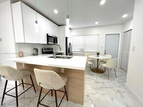 1910 Thomas St-Unit -1 in Hollywood, FL - Building Photo - Building Photo