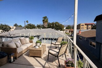 802 Fischer St, Unit B in Glendale, CA - Building Photo - Building Photo