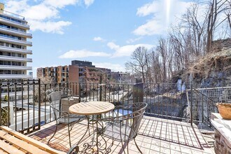 1210 Rue Redpath-Crescent in Montréal, QC - Building Photo - Building Photo