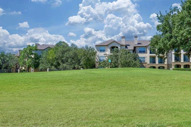 TalaVera Apartments in San Antonio, TX - Foto de edificio - Building Photo