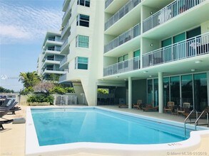 9500 W Bay Harbor Dr in Bay Harbor Islands, FL - Building Photo - Building Photo