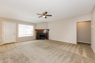 6205 Vista Wood Dr in Arlington, TX - Building Photo - Building Photo