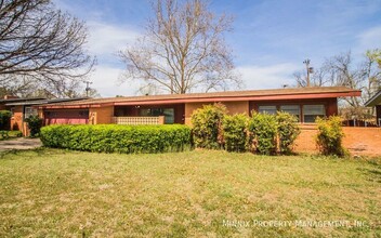 3208 38th St in Lubbock, TX - Building Photo - Building Photo