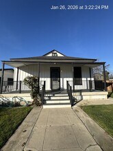 500 W School Ave in Visalia, CA - Building Photo - Building Photo