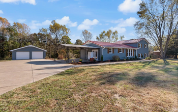 1394 Taylortown Rd in White Bluff, TN - Foto de edificio - Building Photo