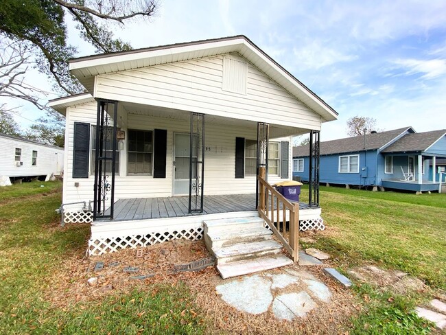 property at 405 S Knapp Ave