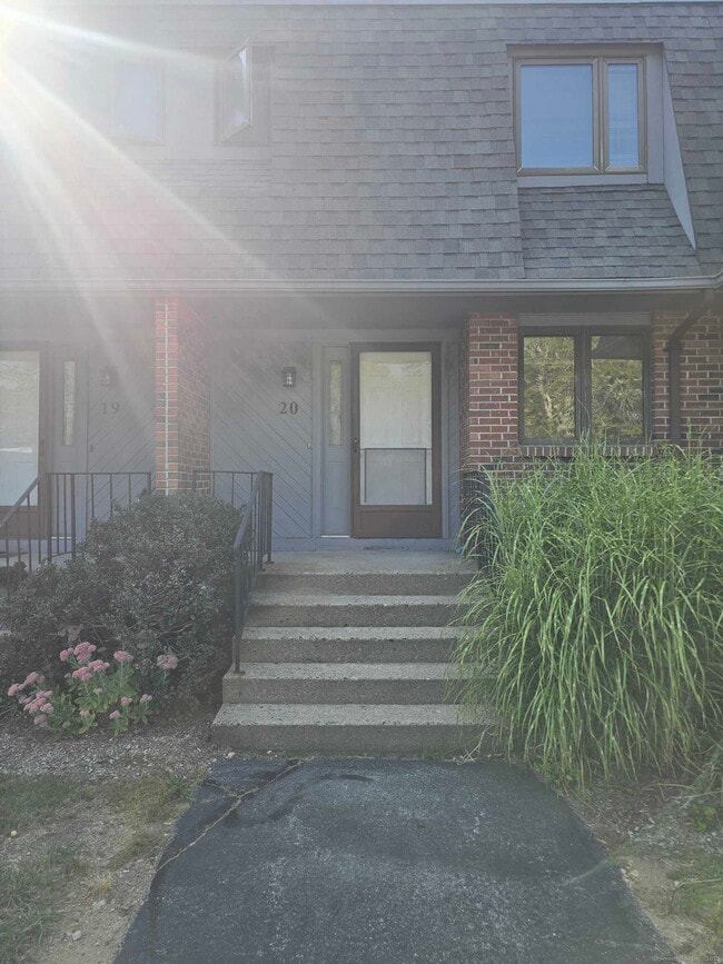 32 Upper Pattagansett Rd