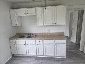 305 S Cleveland Ave in Cushing, OK - Building Photo - Building Photo