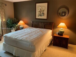 2110 NE 39th St in Fort Lauderdale, FL - Building Photo - Building Photo