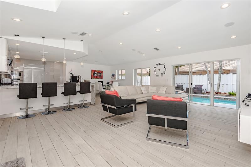 16931 SW 5th Ct in Weston, FL - Building Photo