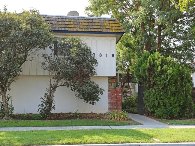3312 - 3318 E. Sierra Madre Ave (Loren) in Fresno, CA - Building Photo - Building Photo