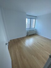 80 Maiden Ln in New York, NY - Building Photo - Building Photo
