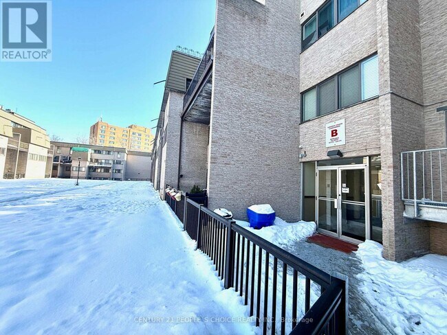 2095 Roche Ct in Mississauga, ON - Building Photo - Building Photo