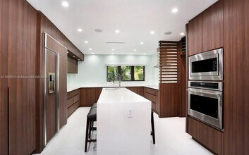 6611 Leonardo St in Coral Gables, FL - Foto de edificio - Building Photo