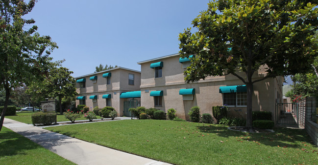 5-9 Alta St in Arcadia, CA - Foto de edificio - Building Photo