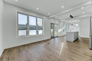 11711-11129 129 St NW in Edmonton, AB - Building Photo