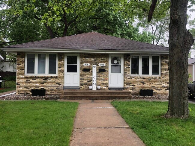 506 Sunnyside Ln in Hopkins, MN - Building Photo - Building Photo
