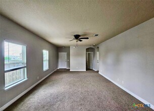 729 Community Dr in New Braunfels, TX - Building Photo - Building Photo