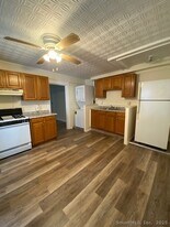 90 Wolcott St in Bristol, CT - Building Photo