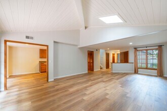 26 Sausalito Cir E in Manhattan Beach, CA - Building Photo - Building Photo
