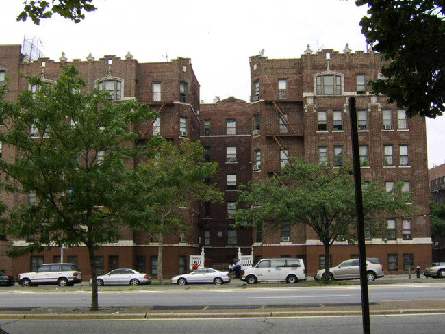 2917 Grand Concourse in Bronx, NY - Foto de edificio - Building Photo