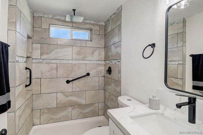 3770 Clinton St, Unit Studio B in San Diego, CA - Building Photo - Building Photo
