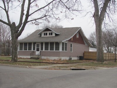 503 Iowa St in Cedar Falls, IA - Foto de edificio