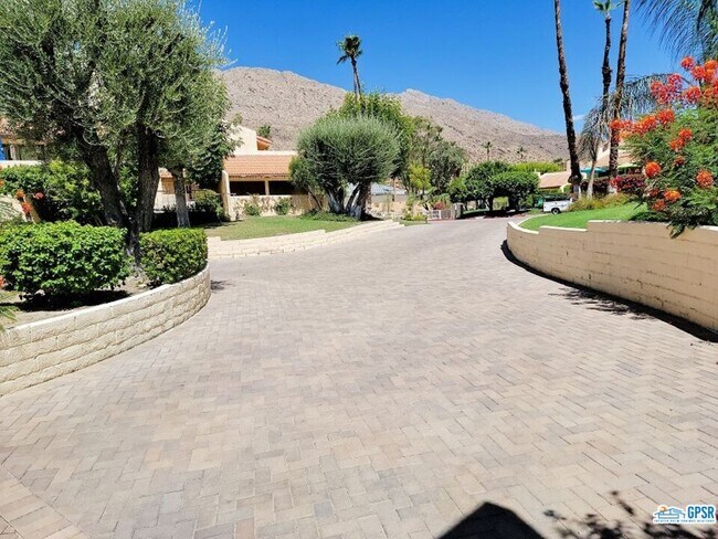 2600 S Palm Canyon Dr in Palm Springs, CA - Building Photo - Building Photo