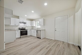 3105 Babin Dr in Texas City, TX - Building Photo - Building Photo