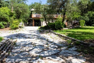 208 Westhaven Dr in West Lake Hills, TX - Foto de edificio - Building Photo