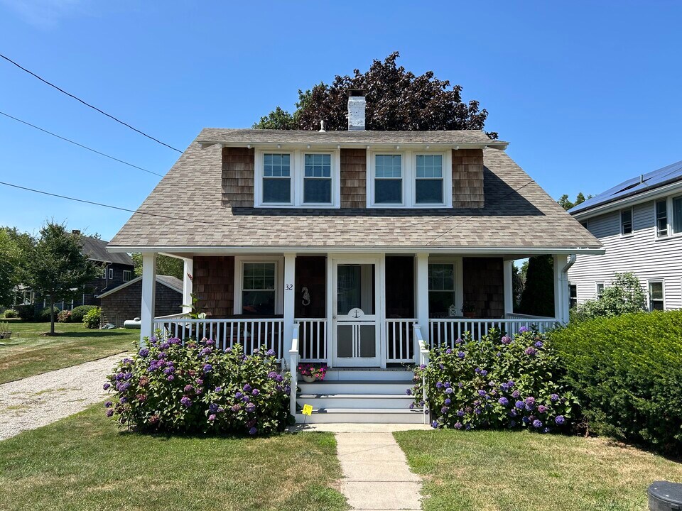 32 Highland Terrace in Madison, CT - Building Photo