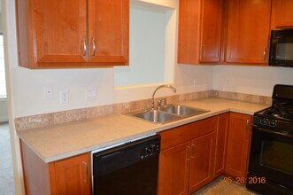 100 Weldwood Dr in Lebanon, OR - Building Photo - Building Photo