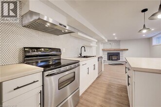 111 Midland Dr in Kitchener, ON - Building Photo - Building Photo